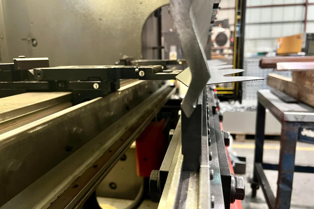 Precyzja obróbek blacharskich na maszynie CNC-500